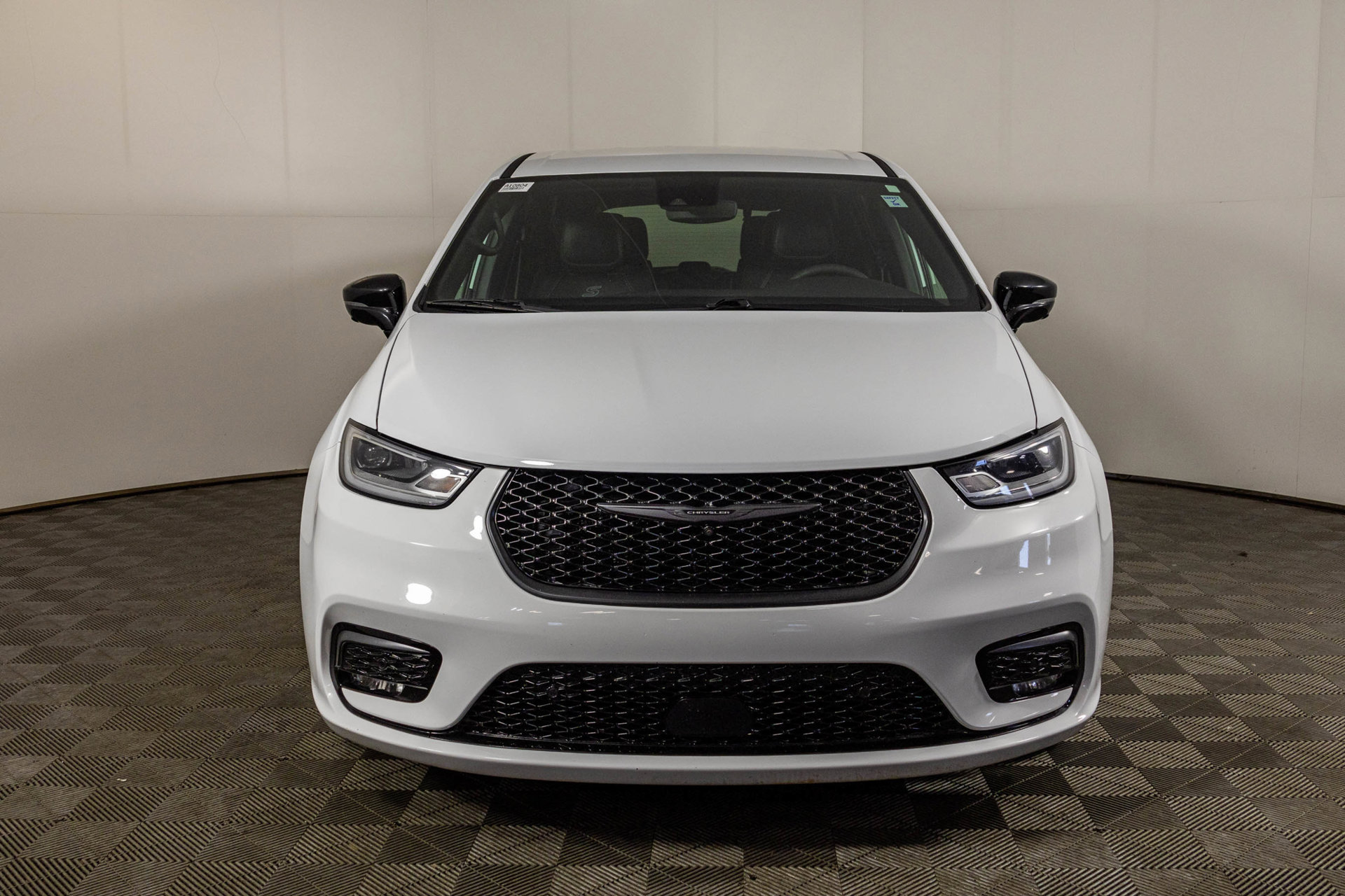 Used 2024 Chrysler Pacifica Limited FWD image 14