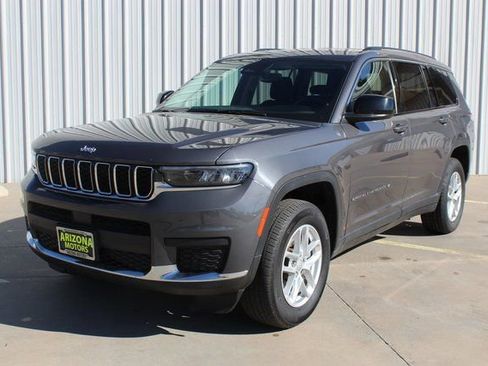 Used 2023 Jeep Grand Cherokee L Laredo image 1