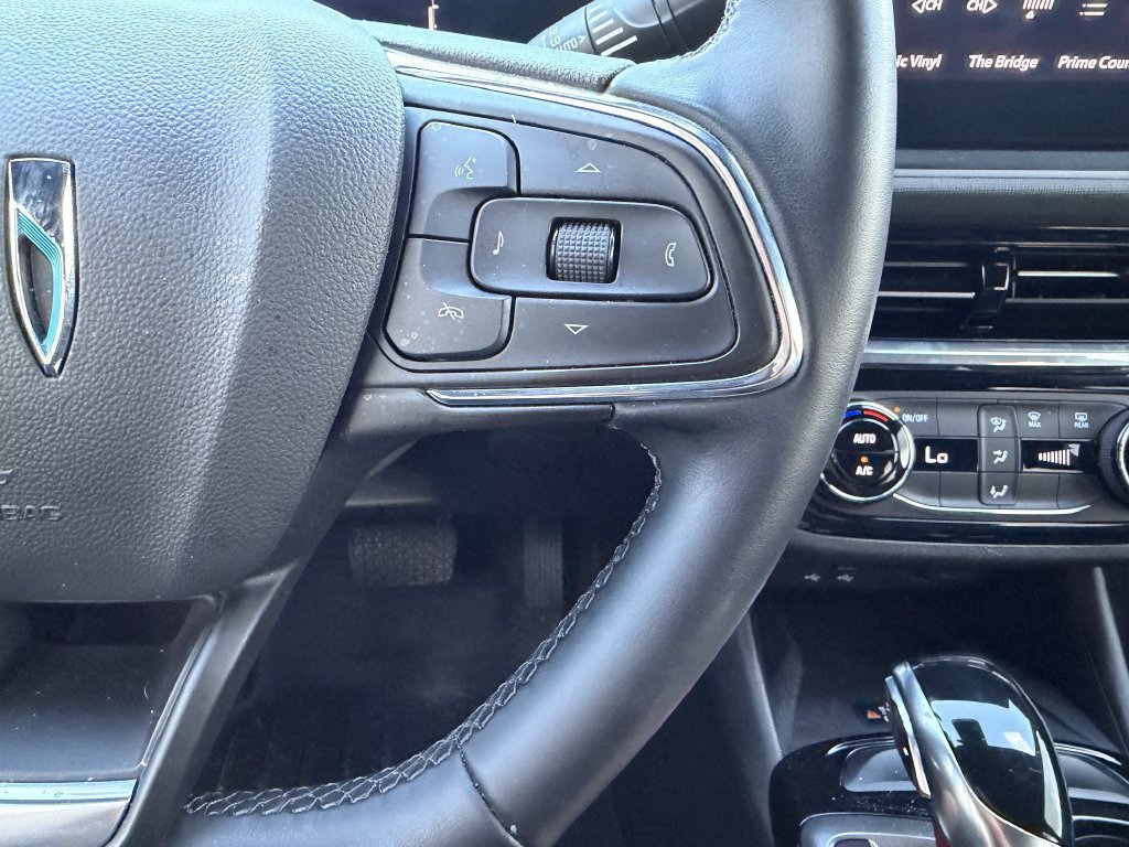 Used 2025 Buick Envista Sport Touring w/ Convenience II Package FWD image 17