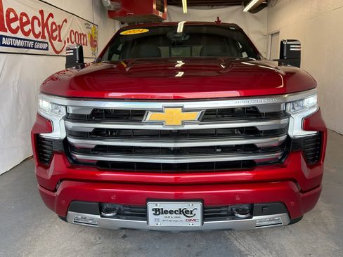 Used 2024 Chevrolet Silverado 1500 High Country w/ Technology Package AWD/4WD image 3