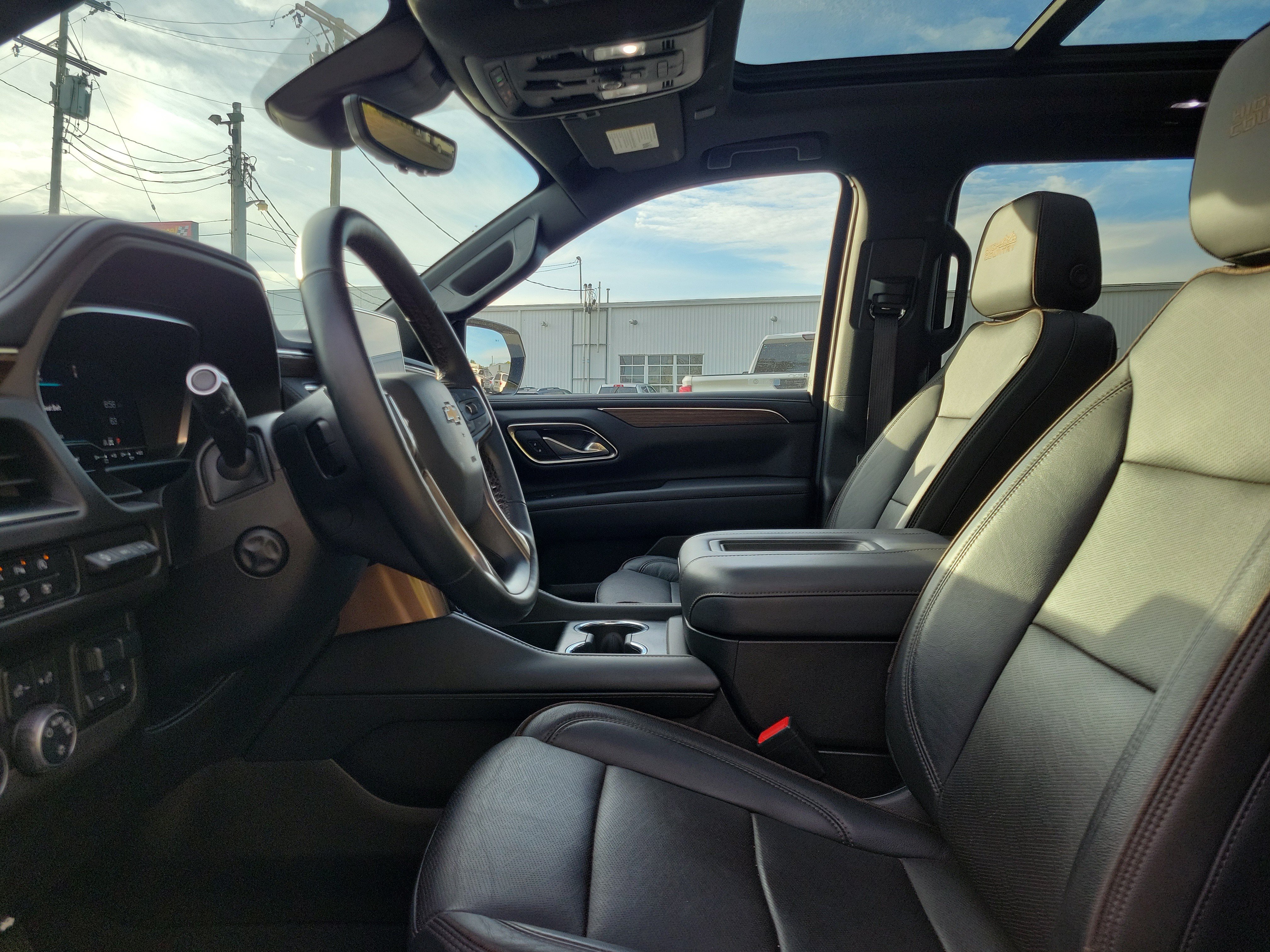 Used 2023 Chevrolet Suburban High Country AWD/4WD image 15