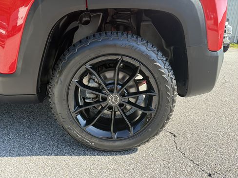 Used 2023 Jeep Renegade Latitude AWD/4WD image 22