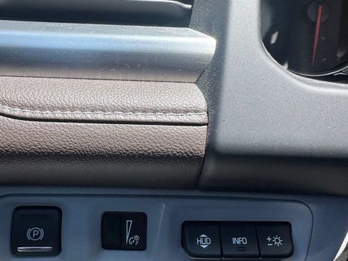 Certified 2023 GMC Acadia SLT w/ Technology Package FWD image 23