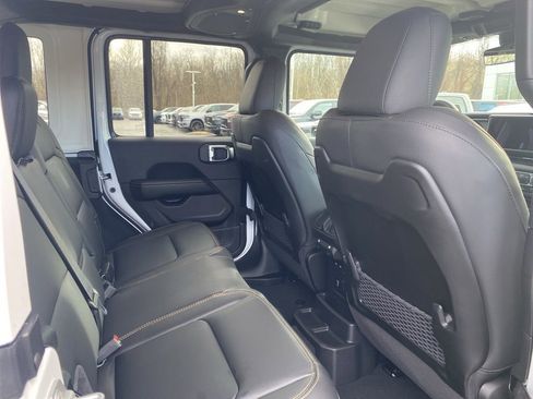 New 2026 Jeep Wrangler Unlimited Sahara AWD/4WD image 15