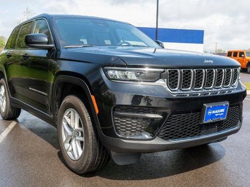 Used 2023 Jeep Grand Cherokee Laredo w/ Luxury Tech Group I AWD/4WD image 4
