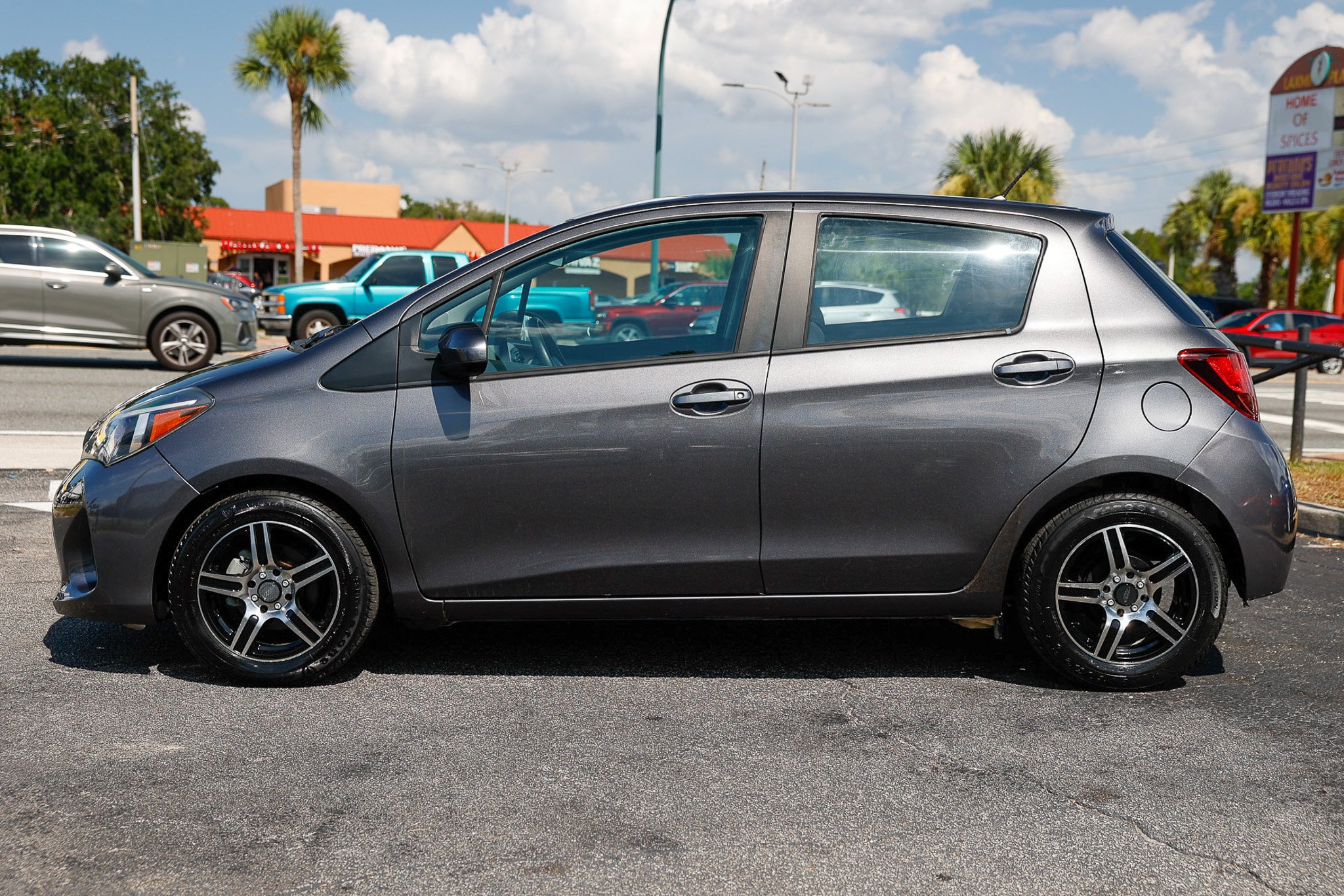 Used 2015 Toyota Yaris L FWD image 3