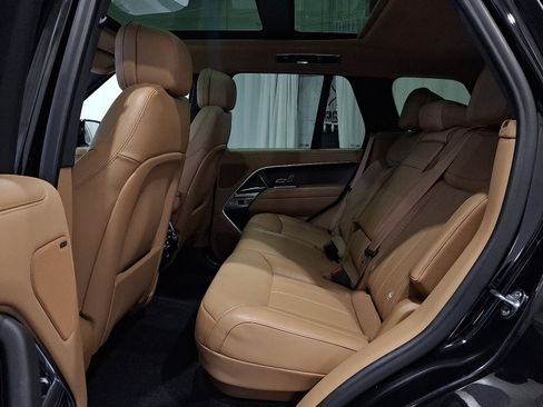 Certified 2024 Land Rover Range Rover SE image 8