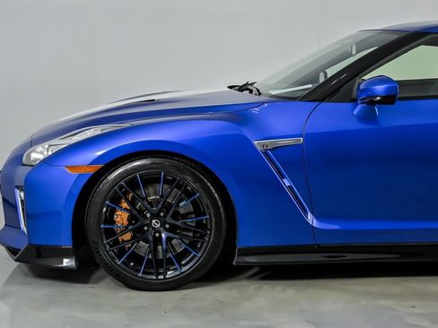 Used 2020 Nissan GT-R Premium AWD/4WD image 7
