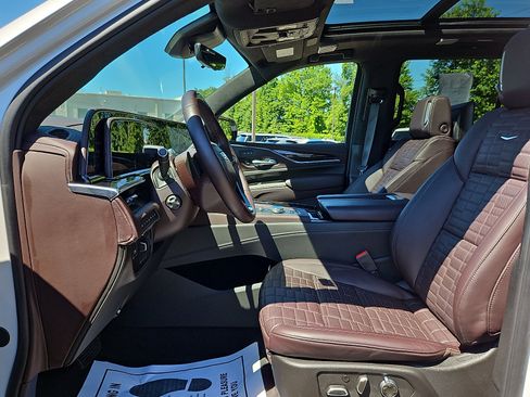 Certified 2024 Cadillac Escalade Sport Platinum w/ LPO, ONYX Package AWD/4WD image 14