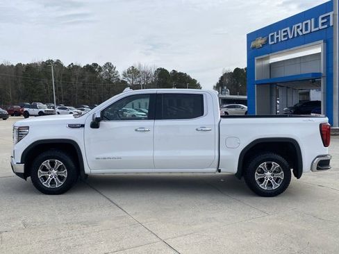 Used 2024 GMC Sierra 1500 SLT image 2