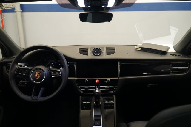 Certified 2026 Porsche Macan AWD/4WD image 17