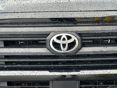 Used 2024 Toyota Tacoma SR5 AWD/4WD image 37