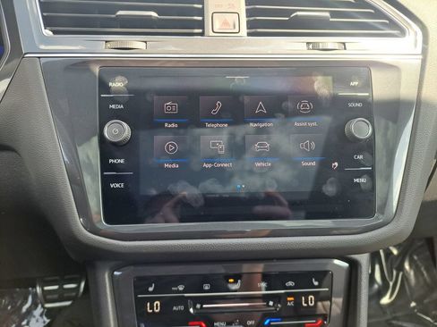 Used 2022 Volkswagen Tiguan SE R-Line AWD/4WD image 17
