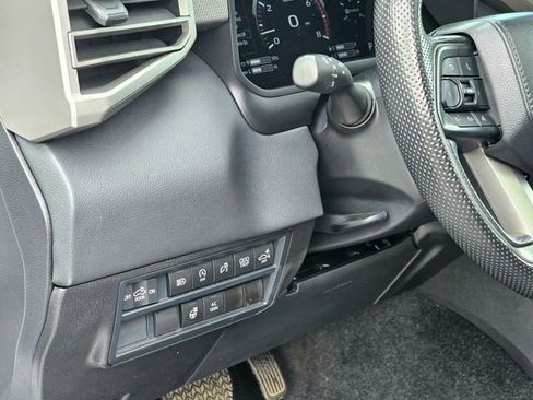 Used 2025 Toyota Tundra Limited AWD/4WD image 17