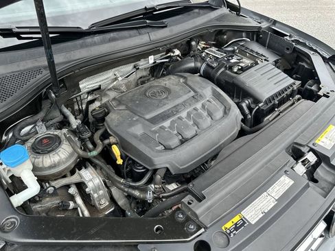 Used 2021 Volkswagen Tiguan SE w/ Panoramic Sunroof Package image 31