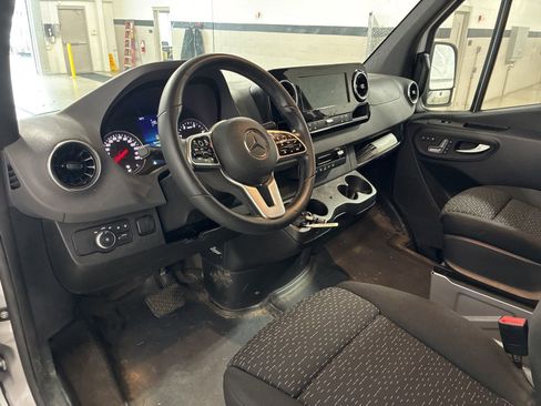Used 2020 Mercedes-Benz Sprinter 2500 image 4