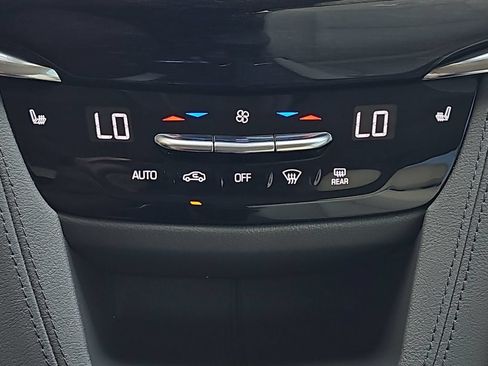 Used 2020 Cadillac XT6 Premium Luxury w/ LPO, Floor Liner Package AWD/4WD image 22