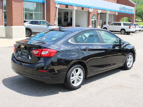 Certified 2018 Chevrolet Cruze LT FWD image 28