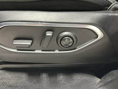 Used 2024 Jeep Wagoneer L Series II w/ Flexible Seating Group AWD/4WD image 10