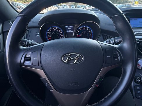 Used 2013 Hyundai Genesis 3.8 RWD image 28