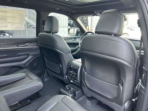 New 2025 Jeep Grand Cherokee L Limited image 47