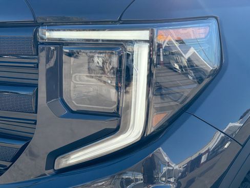 Used 2024 GMC Sierra 1500 Elevation image 9