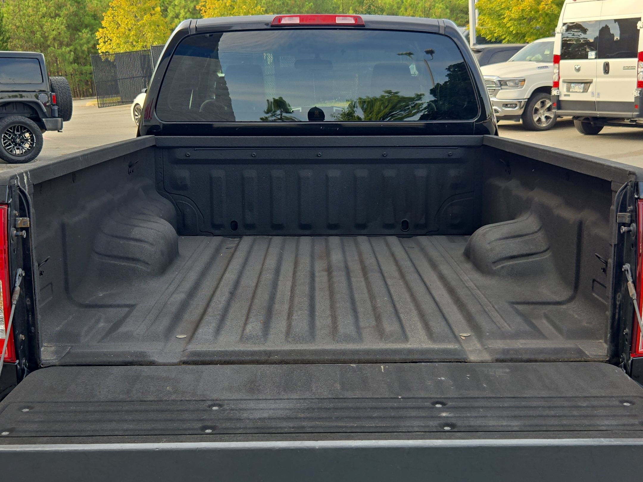 Used 2015 Nissan Frontier S w/ S Preferred Package RWD image 18
