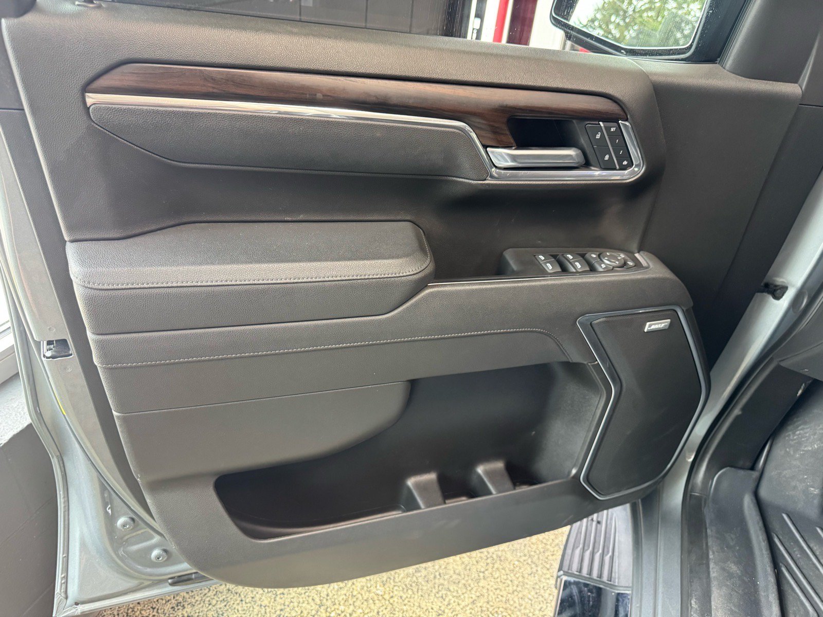 Used 2025 GMC Sierra 1500 SLT w/ SLT Convenience Package AWD/4WD image 16