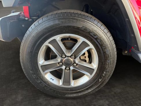 Used 2020 Jeep Wrangler Unlimited Sahara AWD/4WD image 33