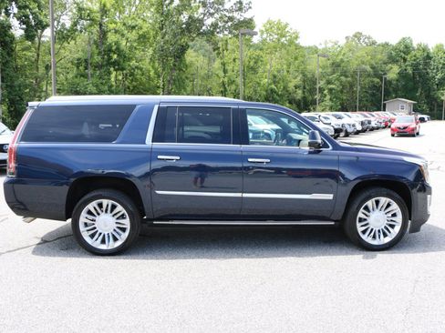Used 2017 Cadillac Escalade ESV Platinum RWD image 9