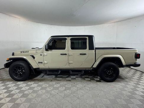 Used 2022 Jeep Gladiator Sport AWD/4WD image 5