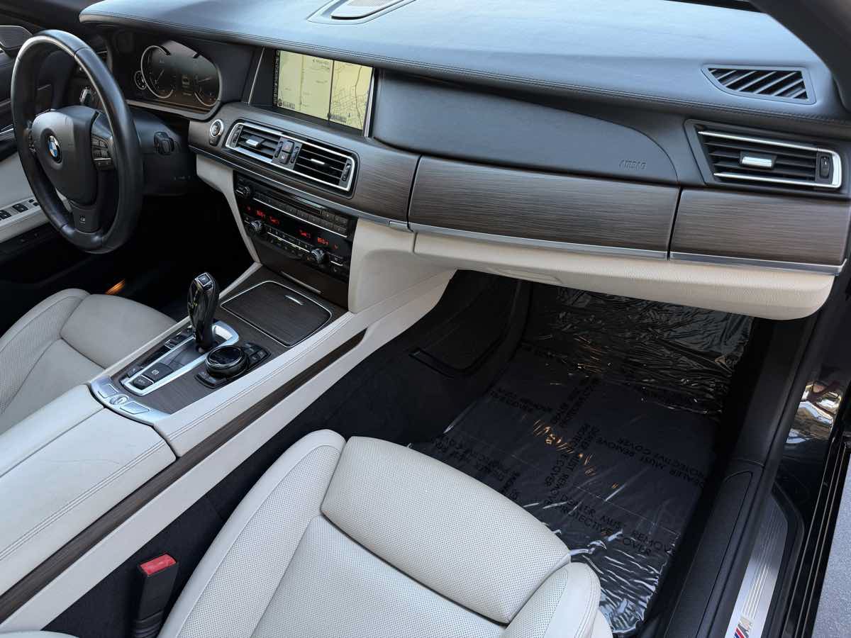 Used 2014 BMW 750Li RWD image 23
