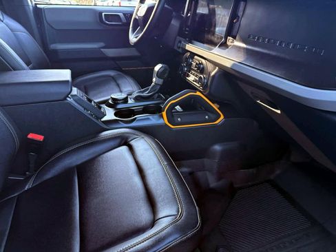 Used 2023 Ford Bronco Badlands image 9