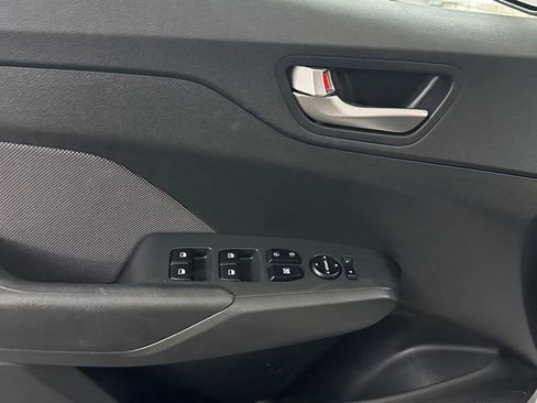 Used 2022 Hyundai Accent Limited image 9