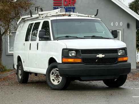 Used 2013 Chevrolet Express 2500 Van 3D image 3