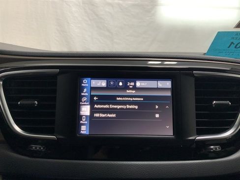 Used 2023 Chrysler Voyager LX image 28