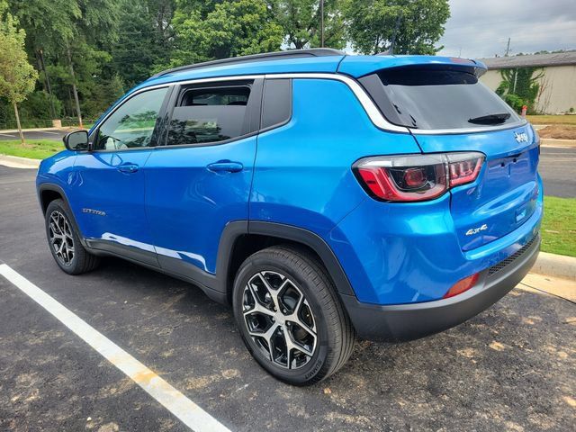 Used 2024 Jeep Compass Latitude AWD/4WD image 5