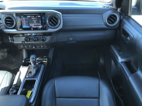 Used 2018 Toyota Tacoma Limited image 27