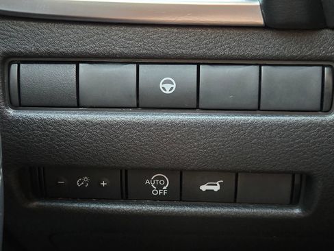 Used 2024 Nissan Rogue SL FWD image 25