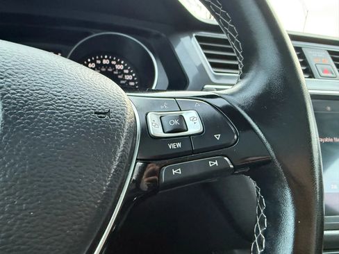 Used 2021 Volkswagen Tiguan SE R-Line image 31