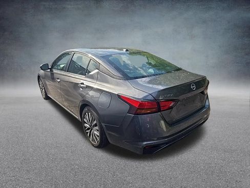 Used 2025 Nissan Altima 2.5 SV FWD image 5
