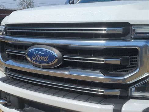 Used 2022 Ford F350 Platinum w/ FX4 Off-Road Package image 36