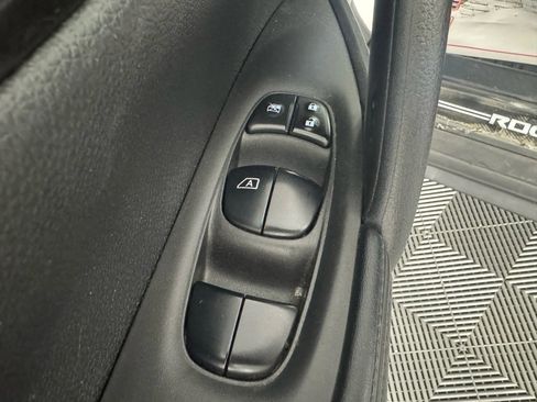 Used 2020 Nissan Rogue SV image 40