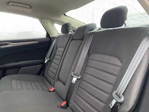 Used 2019 Ford Fusion SE image 14