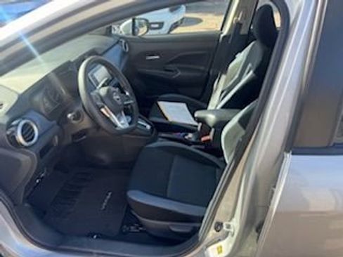 Used 2025 Nissan Versa SV image 10