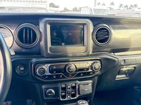Used 2021 Jeep Wrangler Unlimited Sport image 13