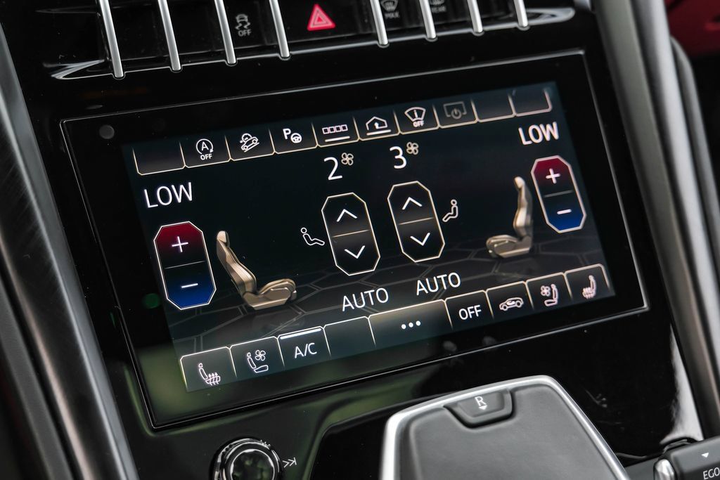 Used 2022 Lamborghini Urus AWD/4WD image 35