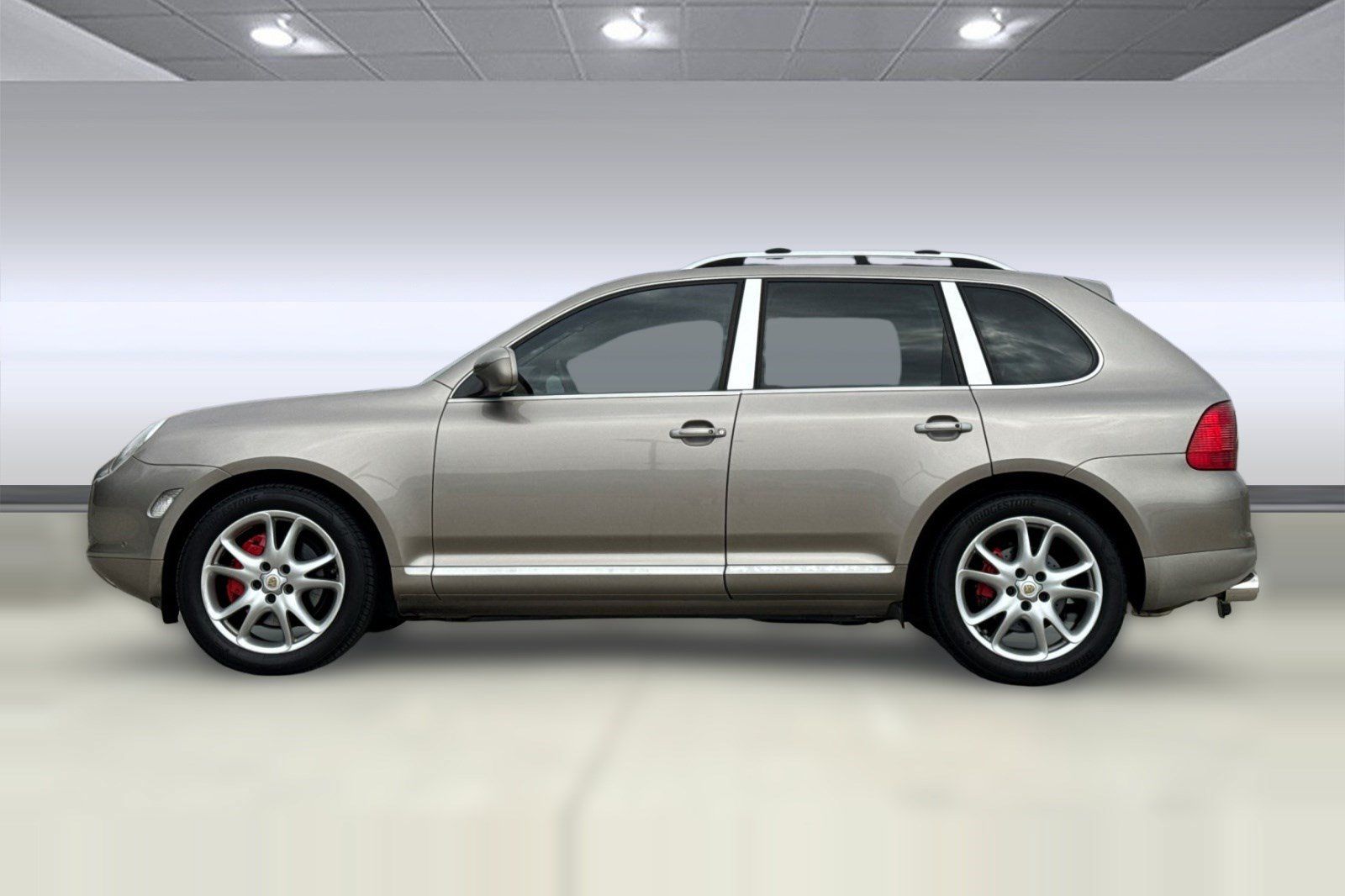 Used 2004 Porsche Cayenne Turbo AWD/4WD image 2