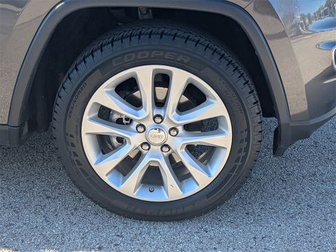 Used 2017 Jeep Grand Cherokee Limited w/ Luxury Group II image 11