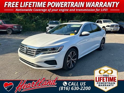 Used 2022 Volkswagen Passat 2.0T SE FWD image 1